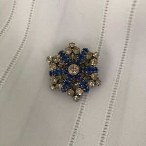 Vtg 1950s Blue and Silver Rhinestone Starburst Brooch